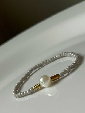 Exquisite Light Grey Beaded Bracelet with Pearl Accent - Handmade Bracelet